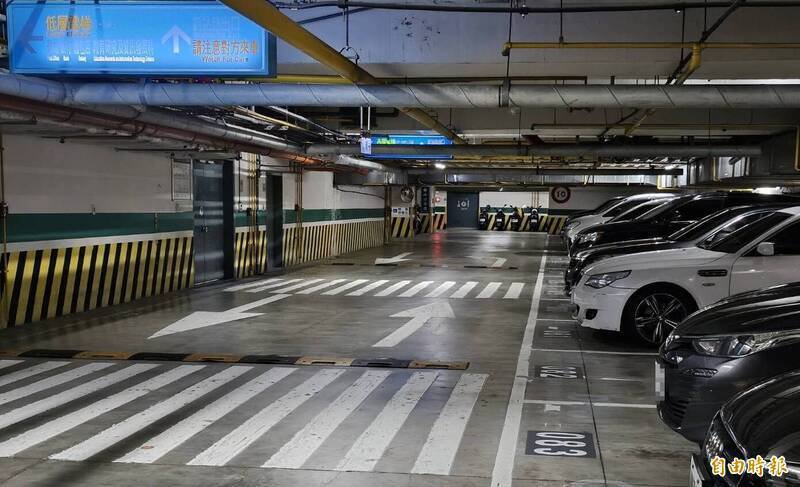 男方坦言，2人都会到新北市府地下停车场的车上共进午餐，并时常在车上发生性行为，但否认有性侵犯行。（记者翁聿煌摄）