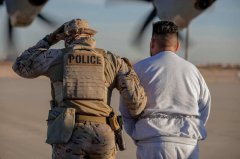 川普大撒币!非法移民「自我遣返」 送机票+3000美元