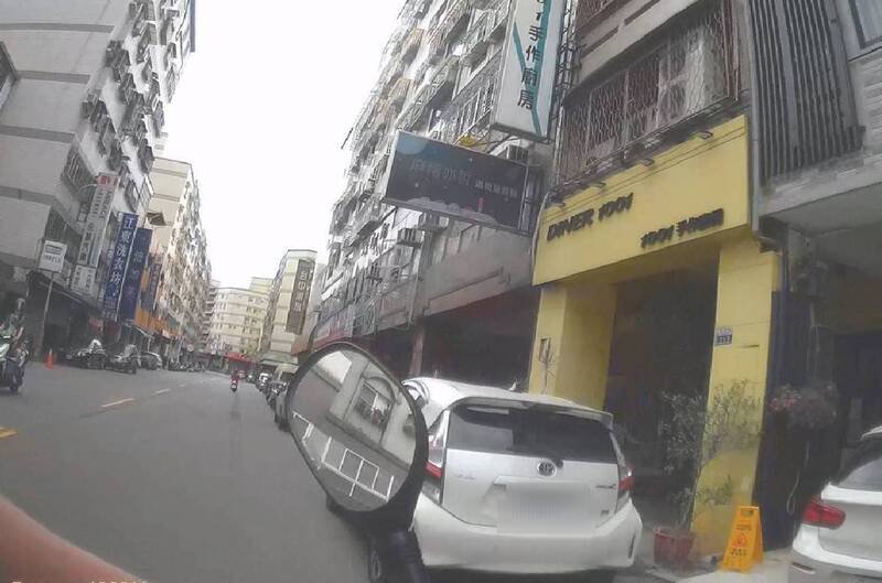 员警短短5分钟内便找到这辆「失踪」的轿车。（民众提供）