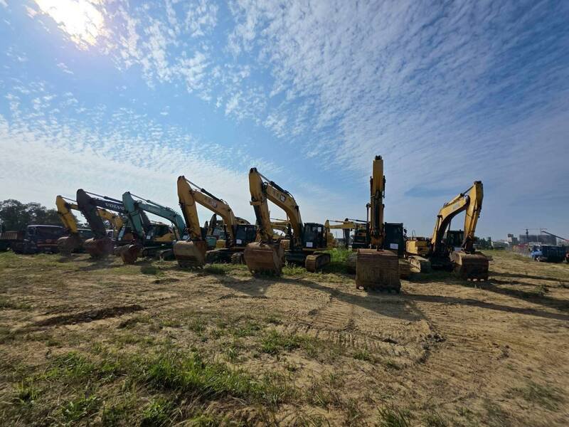 「美浓大峡谷」盗采等案扣押怪手重机。（记者蔡清华翻摄）