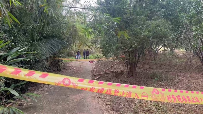 花莲玉里大禹公墓今惊传出有年轻女子疑似遭杀害弃尸案件，警方在现场调查。（民众提供）