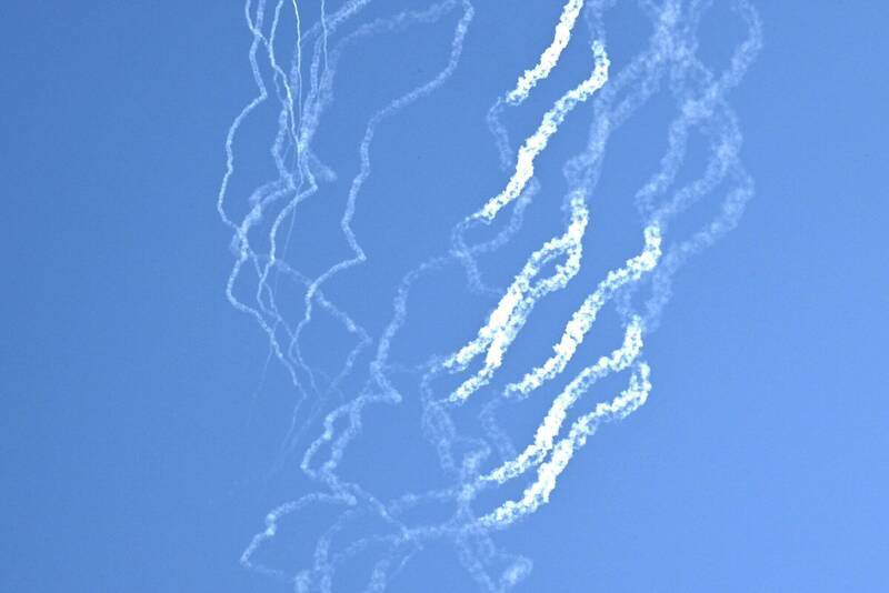 外媒记者纪录到发射状况。（法新社）