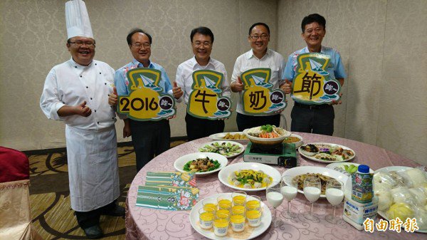 柳营牛奶节宣传25日登场。（记者杨金城摄）