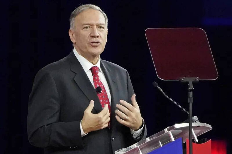 美国前国务卿庞皮欧警告，除非俄罗斯总统普廷面临更强大的武力威胁，否则不可能签署真正的和平协议。（美联社档案照）