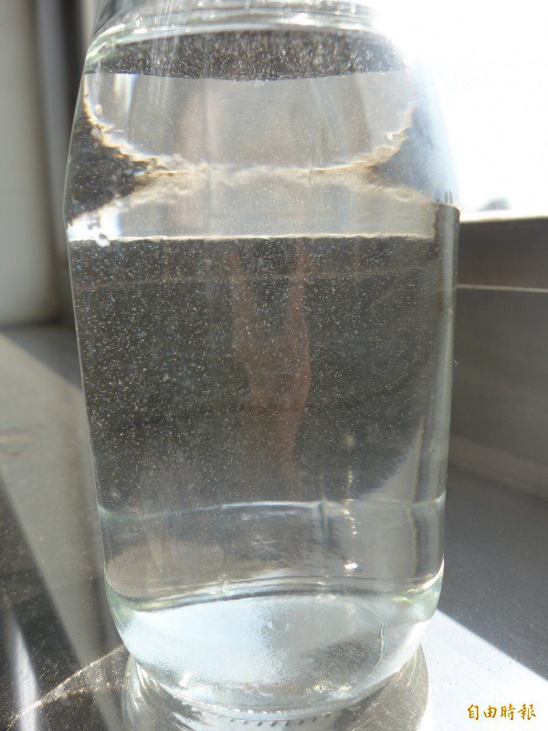 新北市自来水混浊。（记者李雅雯摄）