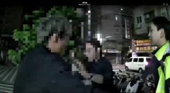 烂醉发酒疯冲超商咆哮乱搥 淡水警压制醉汉保护管束