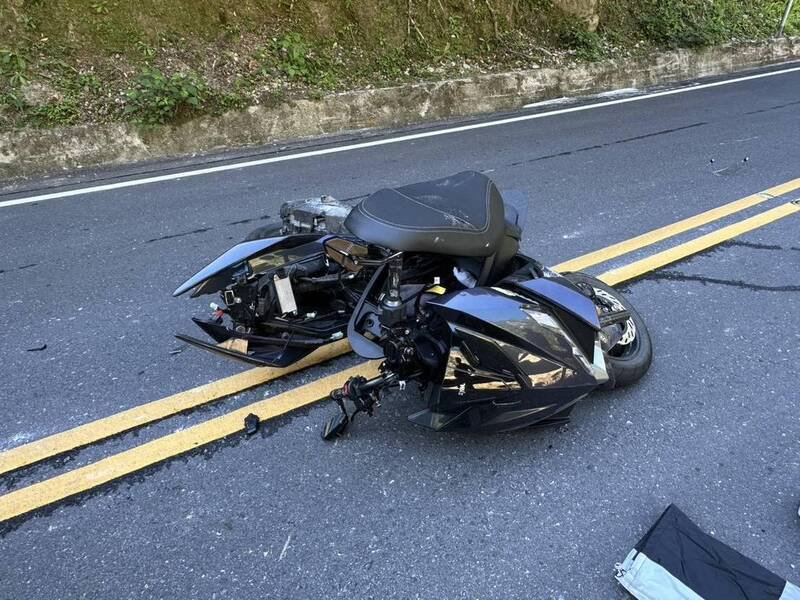 台八线中横公路179公里靠近花莲太鲁阁溪畔路段，今早发生一起车祸，男大生不治。（民众提供）