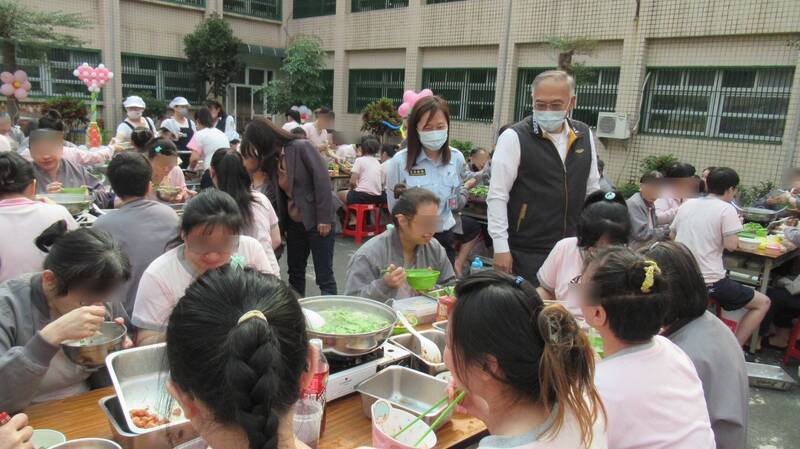 收容人期待春节火锅会。（高雄女监提供）