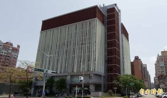 海军士官坠楼，警方调查原因。图为负责侦办的左营分局。（记者洪定宏摄）