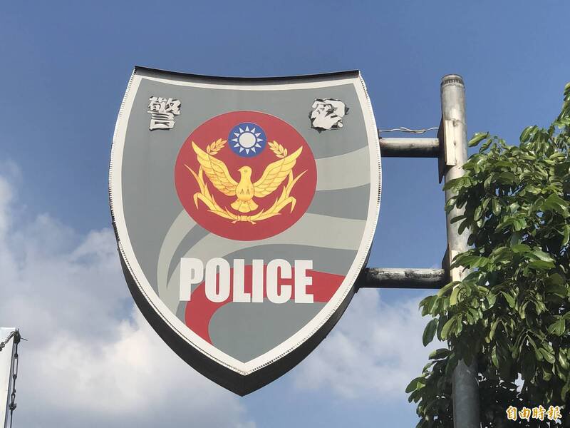 爱慕同单位女警的已婚洪姓员警趁女警执勤时，拿走对方钥匙到女警租屋处偷走生理裤，被台中市政府移送惩戒。惩戒法院判决降2级改叙，并罚款新台币10万元，全案仍可上诉。（示意图）