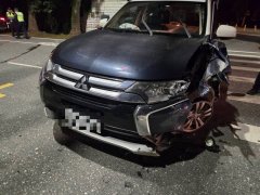 碰！赶勤务出意外 花莲警车自撞分隔岛遭追撞