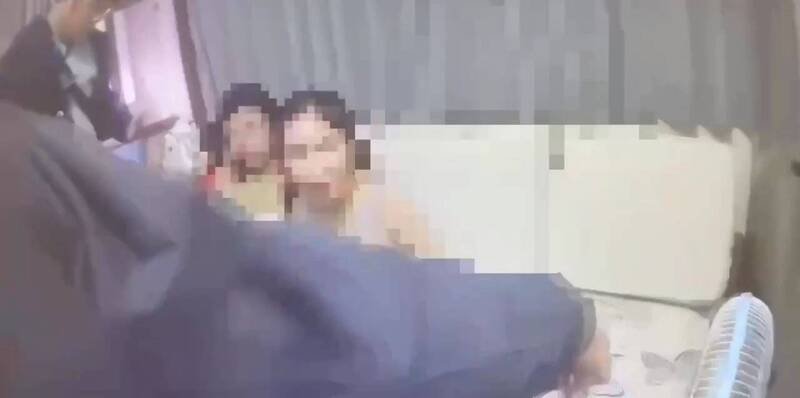 警方逮捕在林森北路住商大楼内的非法卖淫越南籍女子。（记者姚岳宏翻摄）