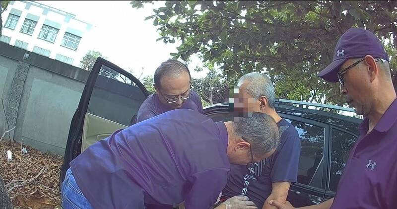 警方在彰化地院简易庭附近逮捕张姓药头。（警方提供）