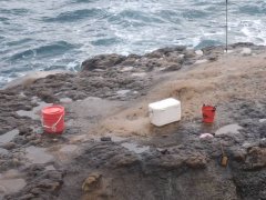 男子东北角钓鱼彻夜未归！妻报警求援定位只寻获车辆钓具