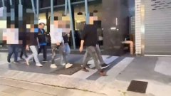 竹联帮成员撂人砸礼仪公司辩停车纠纷 警方怀疑抢生意将追查