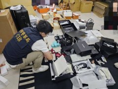 自称鉴定师卖「正品级」假精品 情侣档月收百万被逮送办