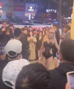 中国长沙惊见女子当众帮男伴吹喇叭 警证实逮捕2人