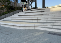 小心！日本高轮车站「大阶梯」太危险 已有民众跌倒受伤