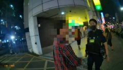 老妇持社福券换生水饺被拒暴走 警到场赫见丈夫是通缉犯