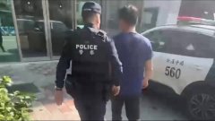 违停遭怒斥不满尾随骑士 他持棍棒拦车呛「这我地头」被送办