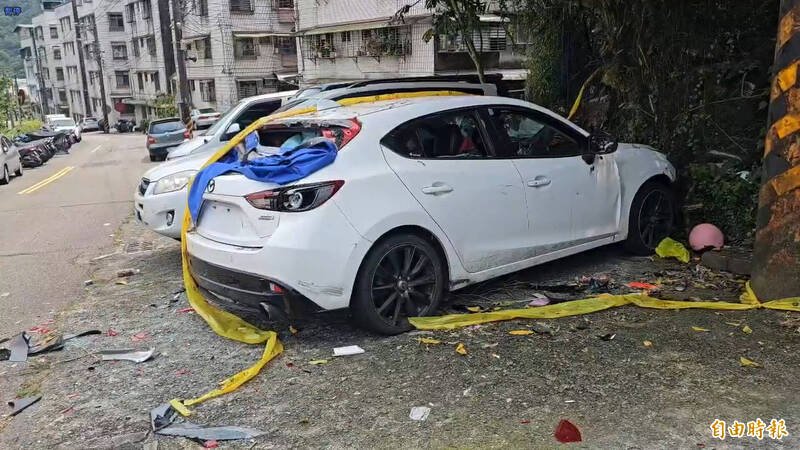 郑男不满代步车被砸，找上许姓前同事理论，反被搜出毒品。（记者吴升儒摄）