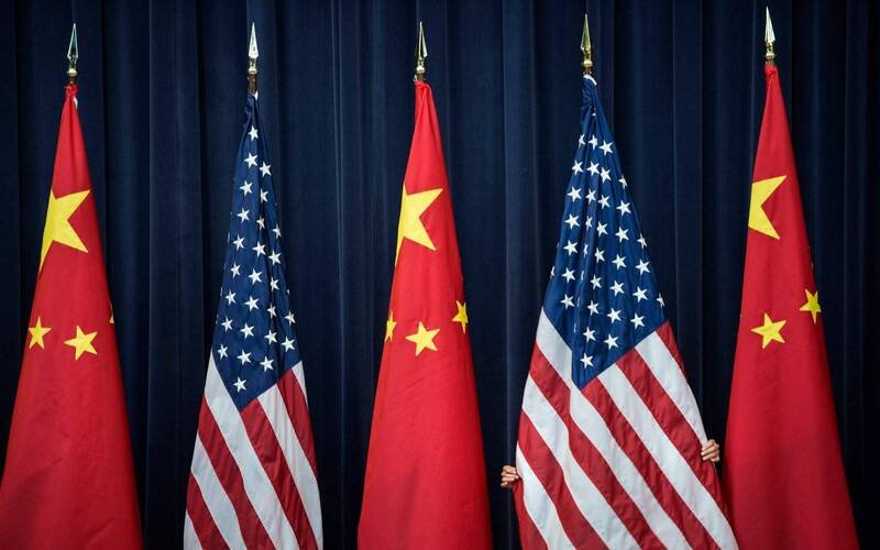 美国川普政府15日威胁将制裁伊朗石油买家，美国财政部长贝森特预言，中国将暂停购买伊朗石油。（法新社资料照）