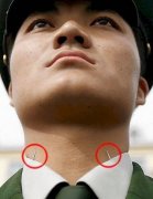 惊见解放军军服「颈部2根针」!用途曝光网直呼:变态国家