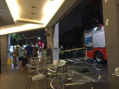高雄市道路不明气体四溢 消防人员处理中