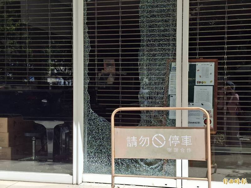 新竹学霸教授林诗淳为争家产预藏蓝波刀砍杀连襟？目前位在三民路的音乐教室已停业大门深锁。（记者洪美秀摄）