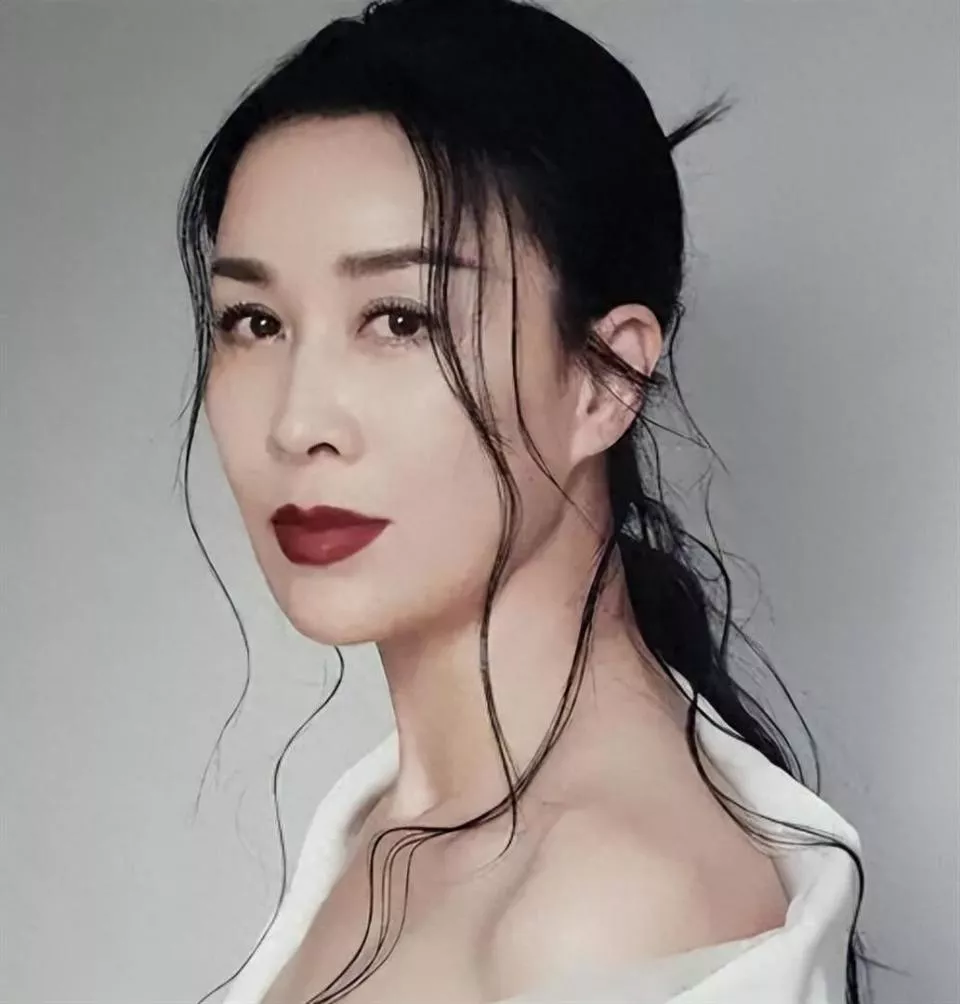 那英18岁儿子一出手,竟挽回她在前夫高峰面前丢掉的尊严