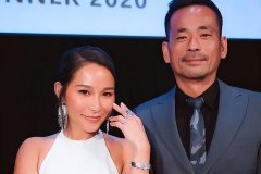 洗米嫂回归富太圈：洗米华11岁女儿潜水 海边拍摄性感照片