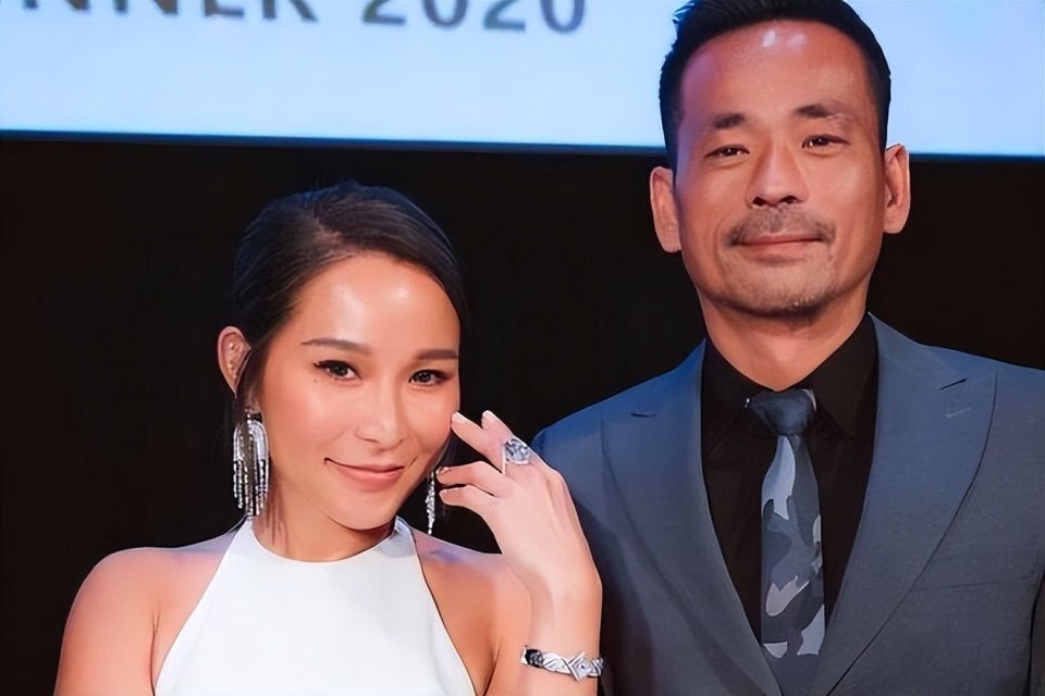 洗米嫂回归富太圈:洗米华11岁女儿潜水 海边拍摄性感照片