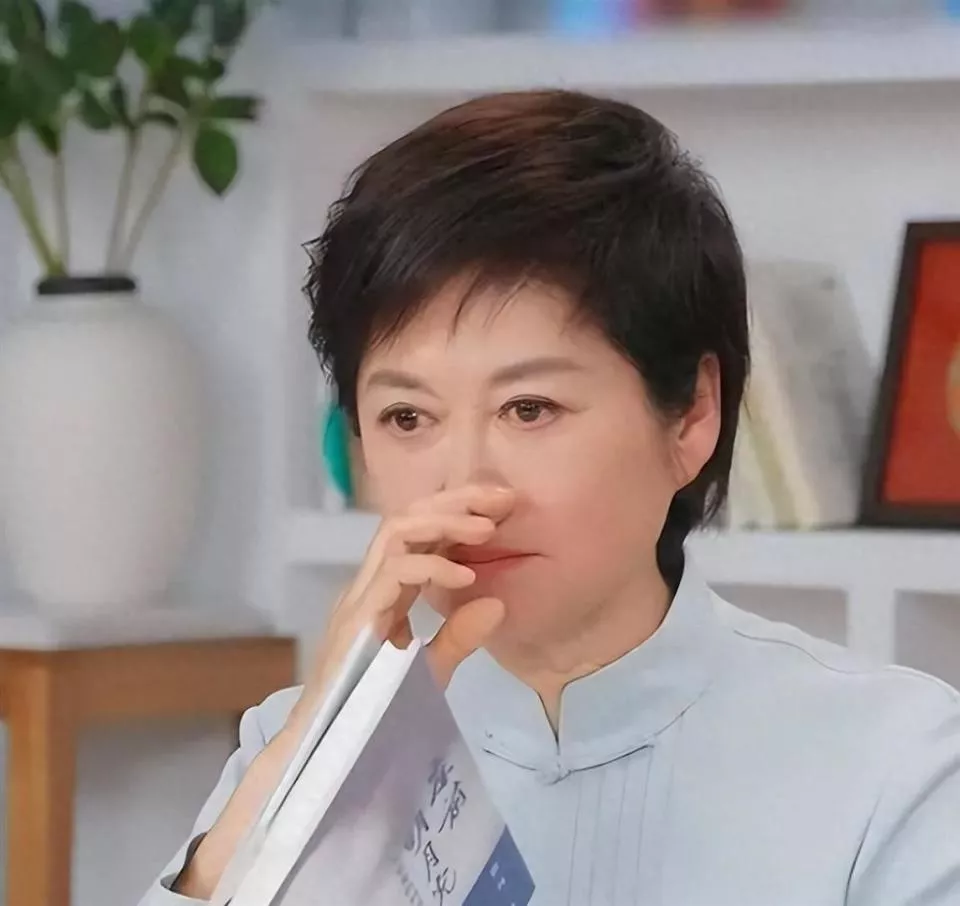 敬一丹突发脑溢血离世传闻真相大白，伴随她的3个疑问
