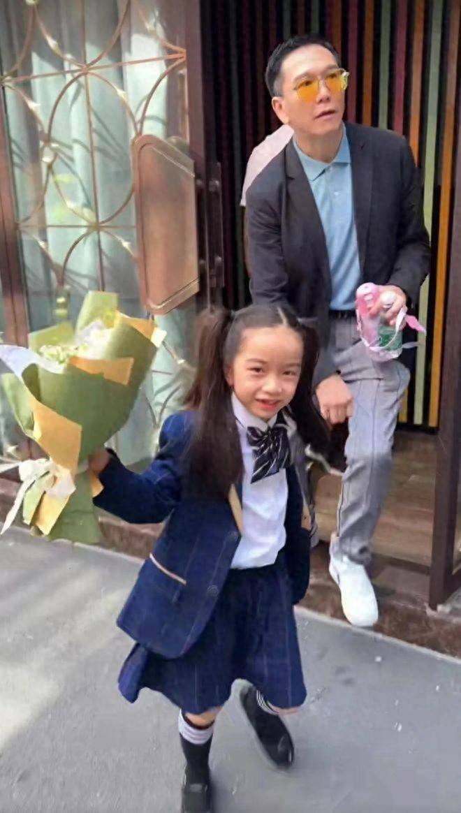 温兆伦的现状:61岁定居北京 依然帅气 10岁女儿很漂亮