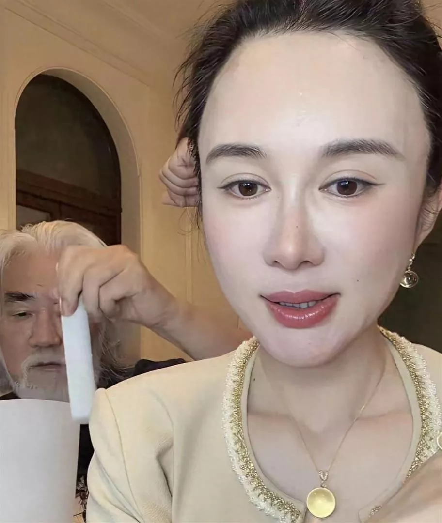 74岁张纪中深夜急疯！老婆招年轻男司机当秘书