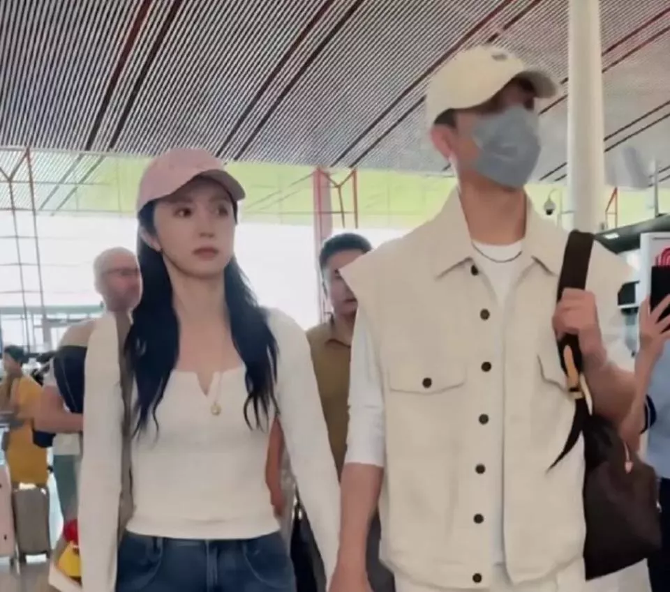 董璇张维伊十指紧扣破婚变传闻,姐弟恋从劝分到好甜