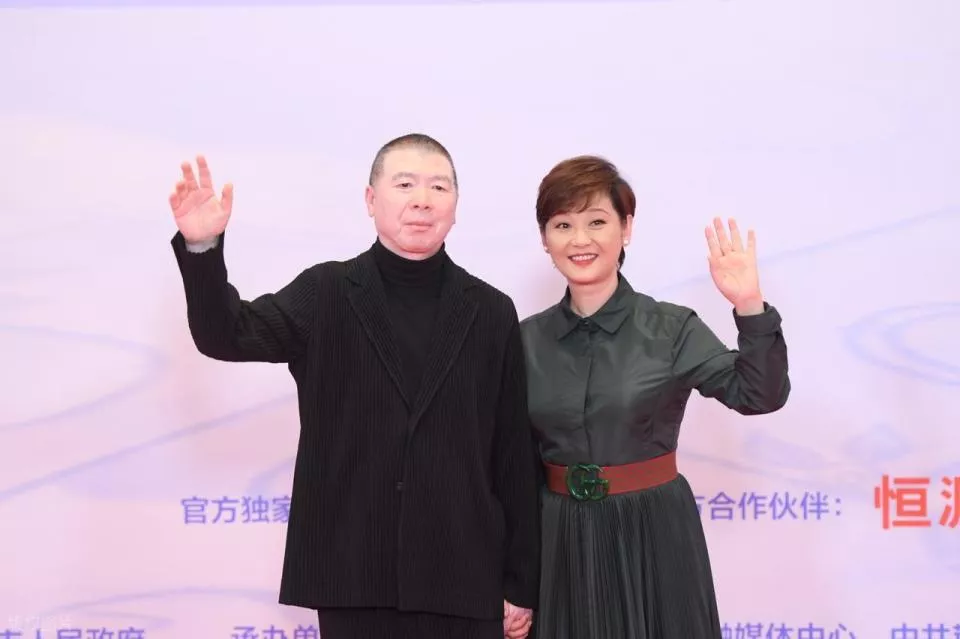 徐帆对养女是真宠，给徐朵买30万特斯拉上下学