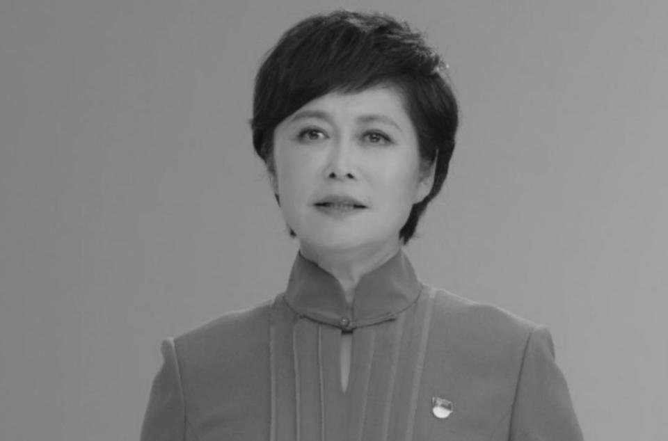 敬一丹离世丨父母是干部 老公是富豪 女儿是学霸 女婿是外籍