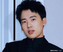 郭德纲争议刚平！郭麒麟便与王楚然公布喜讯 父子二人境遇迥异