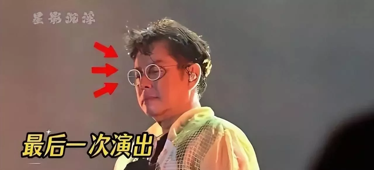 刘銮雄脸肿眼眯没精神，甘比打扮得青春靓丽