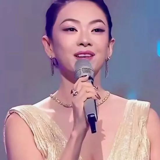 这是章子怡?近期面容大变被指浮肿紧绷疑医美过度