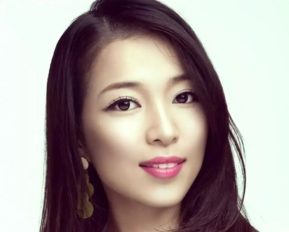 麻伊琳净身出户只带儿子,如今凌晨四点蹲在水果市场