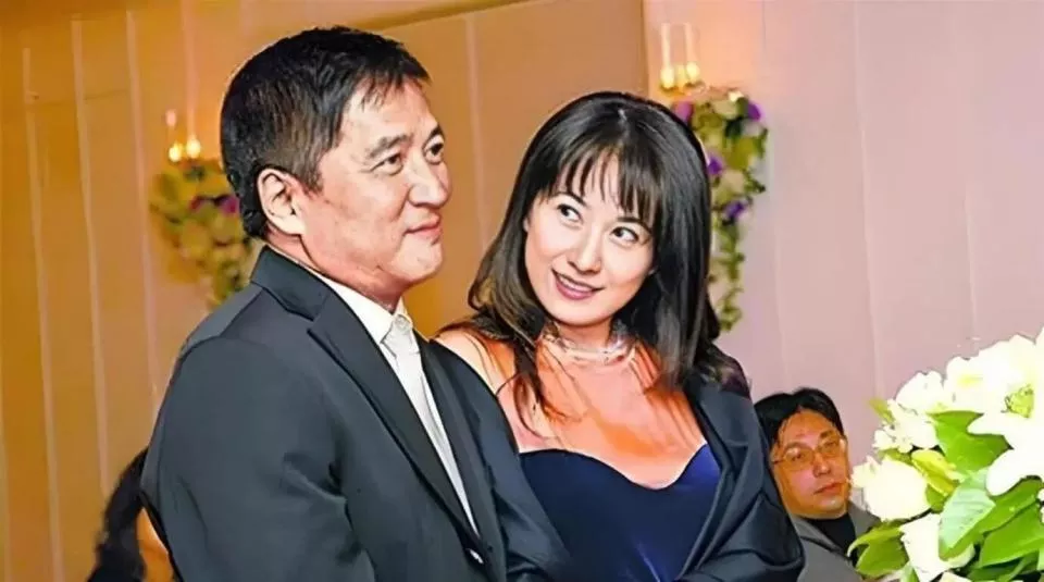 两次嫁进豪门的戈伟如,两次主动净身出户,当面拒了十亿分手费