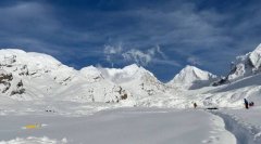 喜马拉雅山大规模雪崩! 4.3米积雪吞没基地营4死12人失踪