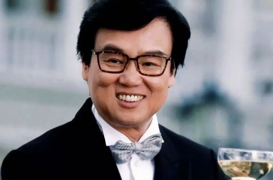 80岁香港知名老戏骨刑满出狱,在狱中表现良好,扣减三分之一刑期
