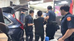 永和乐华夜市冲突！统促党成员仅因按喇叭未让路 出拳暴打14岁少年