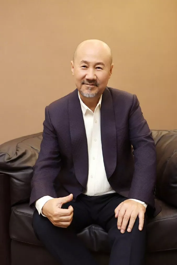 腾格尔现状:住北京别墅,66岁彻底戒酒,把老来得子儿子宠成宝