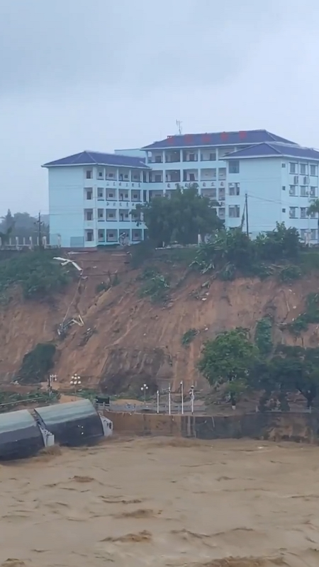 中国海南省五指山市区从昨天至今天降下自1958年当地有气象纪录以来的最大24小时累积雨量。（截自X李老师不是你老师@whyyoutouzhele）