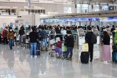 闯仁川机场女员工休息室拉屎 中国男涉案画面曝光引公愤